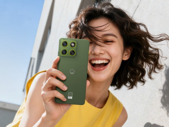 超薄机身！联想moto X70 Air发布三三资讯